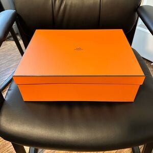 Authentic Hermes COLLAPSIBLE box 14”x11.25”x4.5”